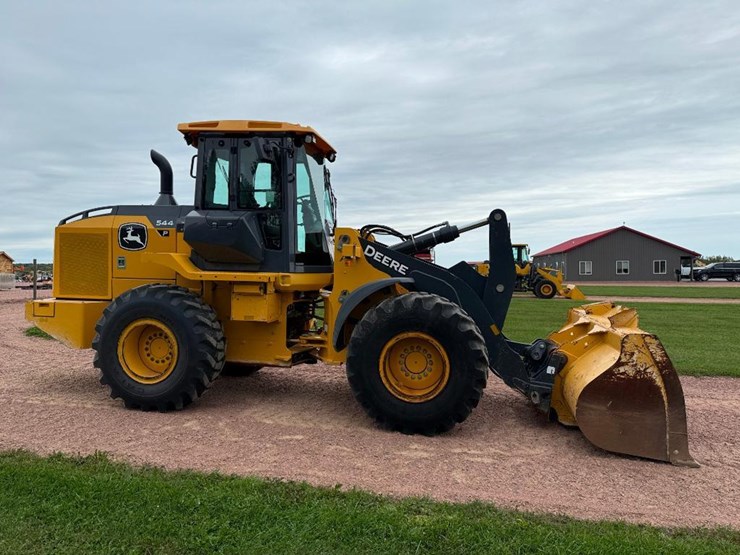 2021-deere-544p-image-3