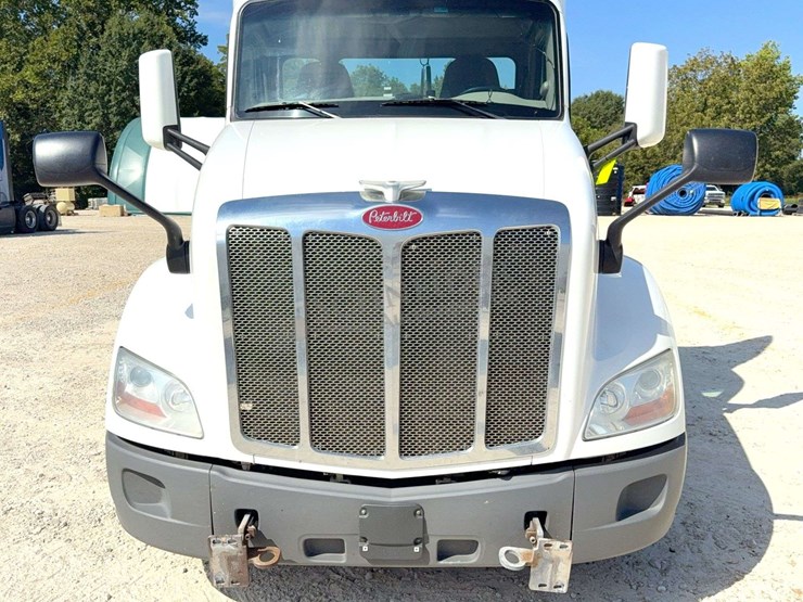 2020-peterbilt-579-image-9