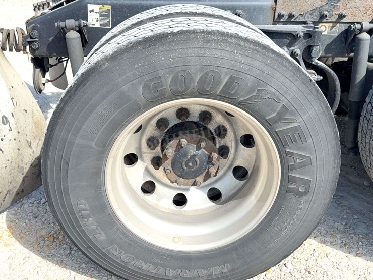 2020-peterbilt-579-image-28