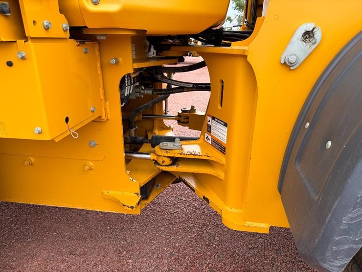 2019-deere-544l-image-53