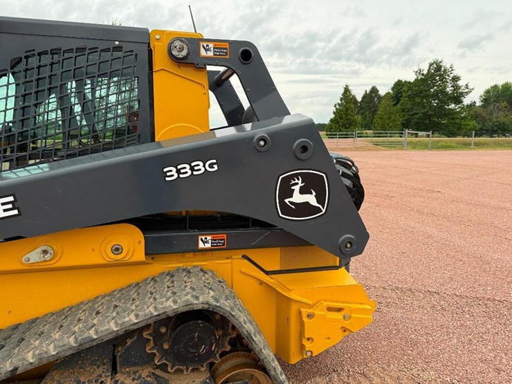 2022-deere-333g-image-12
