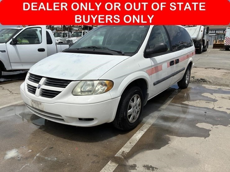 2005-dodge-grand-caravan-image-1
