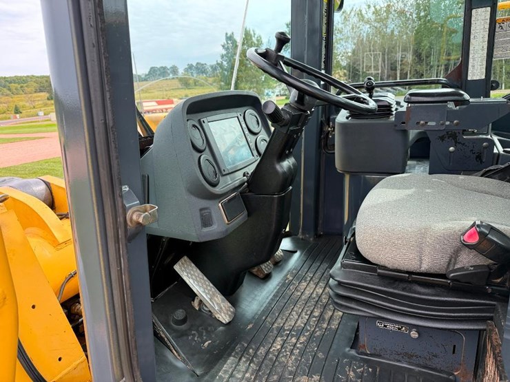 2005-deere-744j-image-44