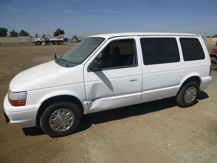 1993-dodge-caravan-image-2