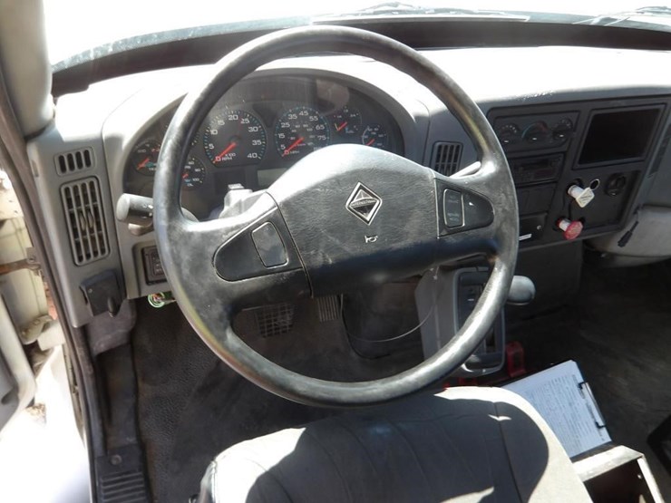 2004-international-durastar-4300-image-22