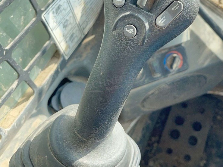 2019-bobcat-t870-image-33