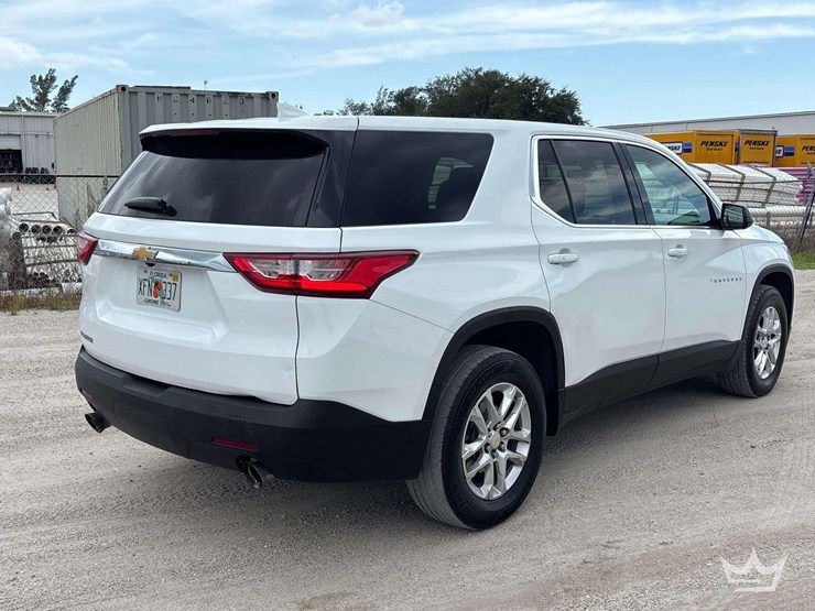 2021-chevrolet-traverse-image-2
