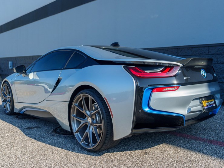 #1064-•-2015-bmw-i-8-image-7
