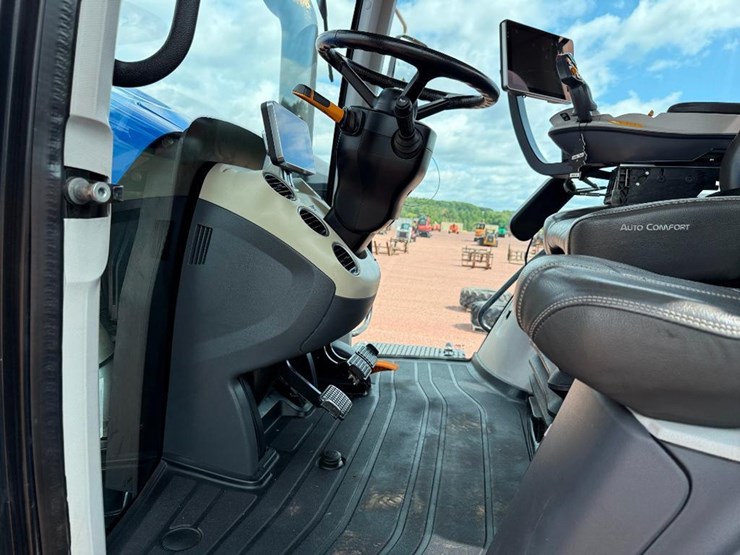 new-holland-t8.320-image-60