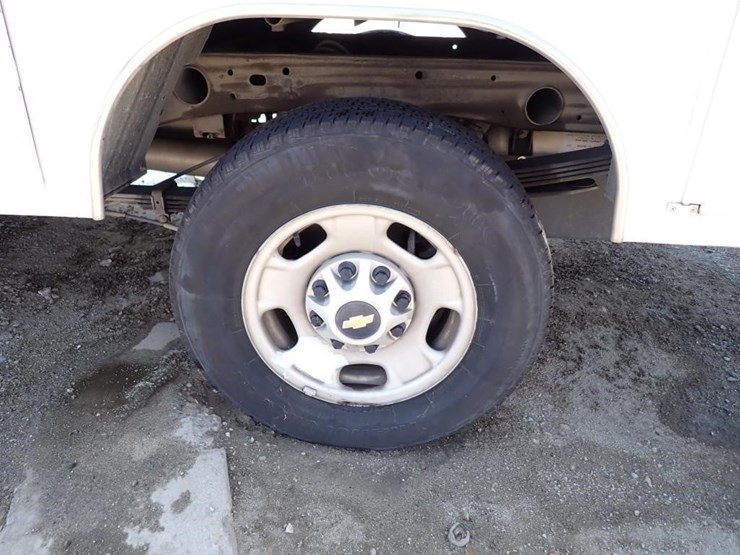 2012-chevrolet-2500-image-5