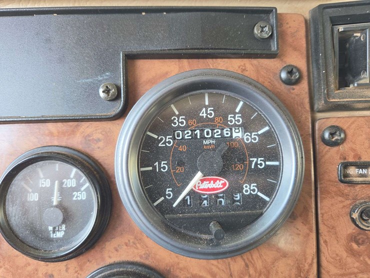 2006-peterbilt-335-image-55