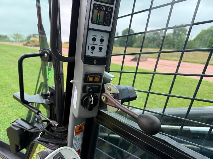 new-holland-c232-image-38