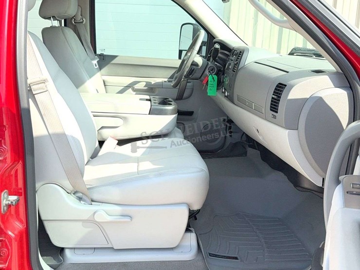 2013-chevrolet-2500hd-image-44