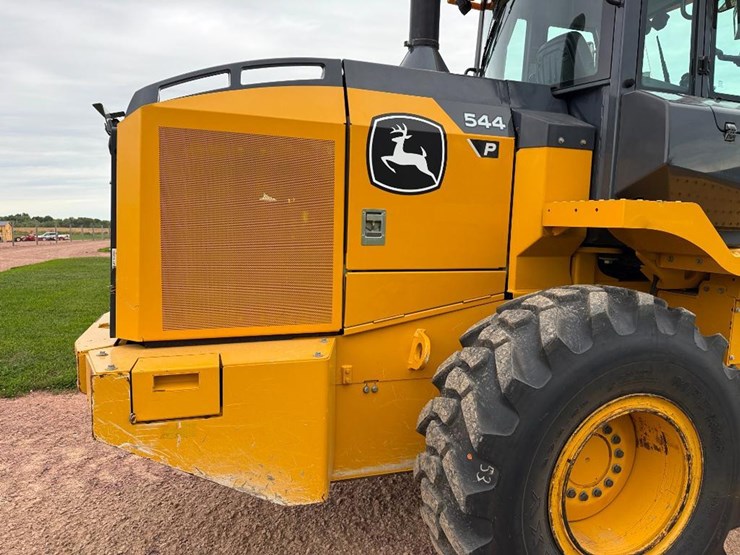 2021-deere-544p-image-19