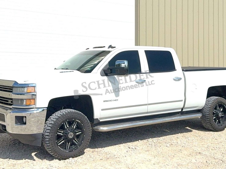 2015-chevrolet-2500hd-image-2