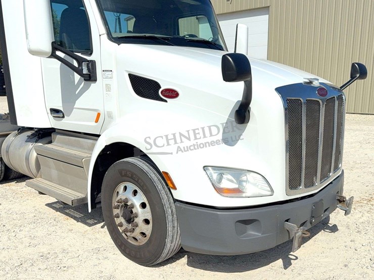 2020-peterbilt-579-image-11