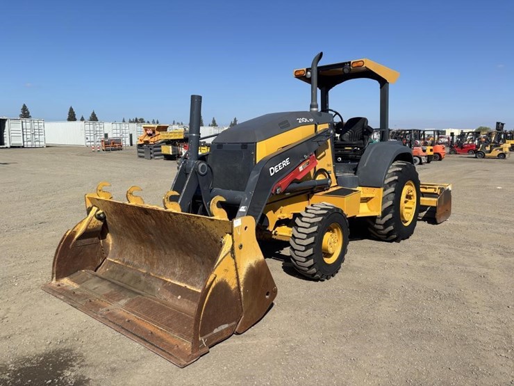 2021-deere-210l-image-1