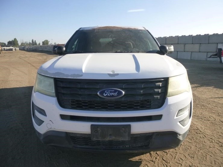 2017-ford-explorer-image-22