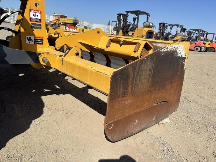 2021-deere-210l-image-21