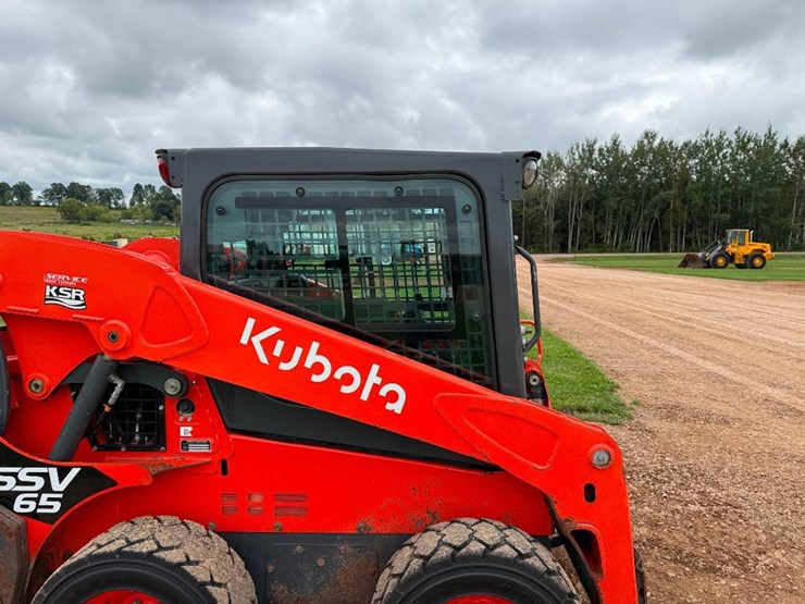 2023-kubota-ssv65-image-19