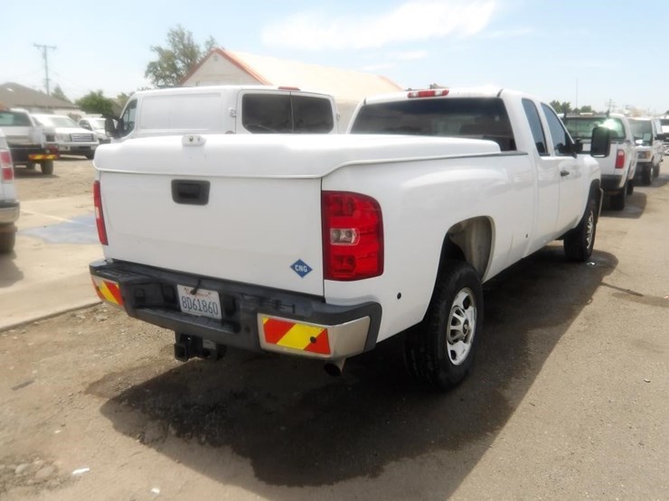 2013-chevrolet-2500-image-3