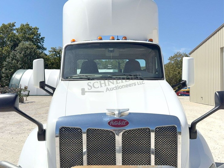 2020-peterbilt-579-image-10