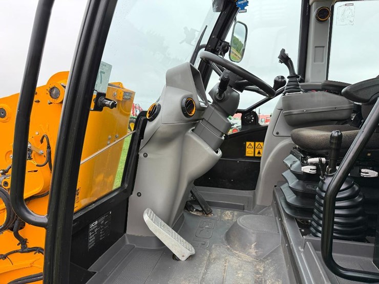 jcb-tm320-image-45