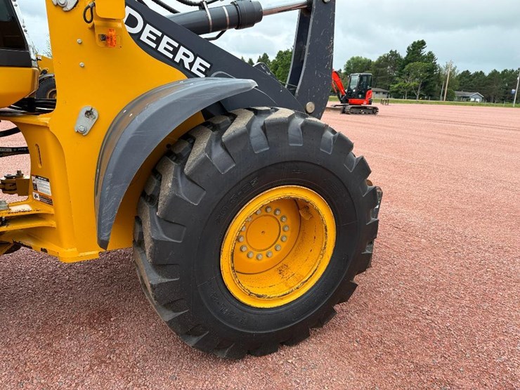 2019-deere-544l-image-11