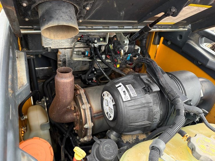 2020-deere-325g-image-30