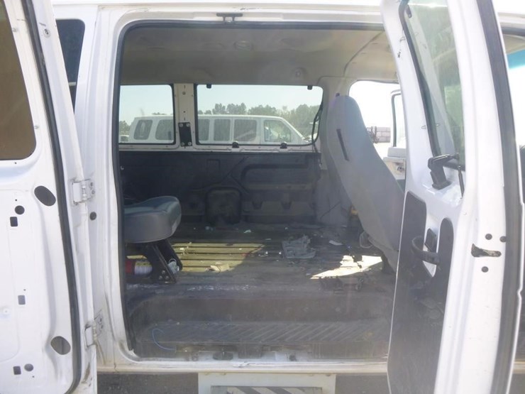 2008-ford-e350-image-16