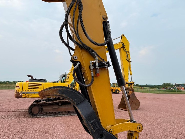caterpillar-307.5-image-37