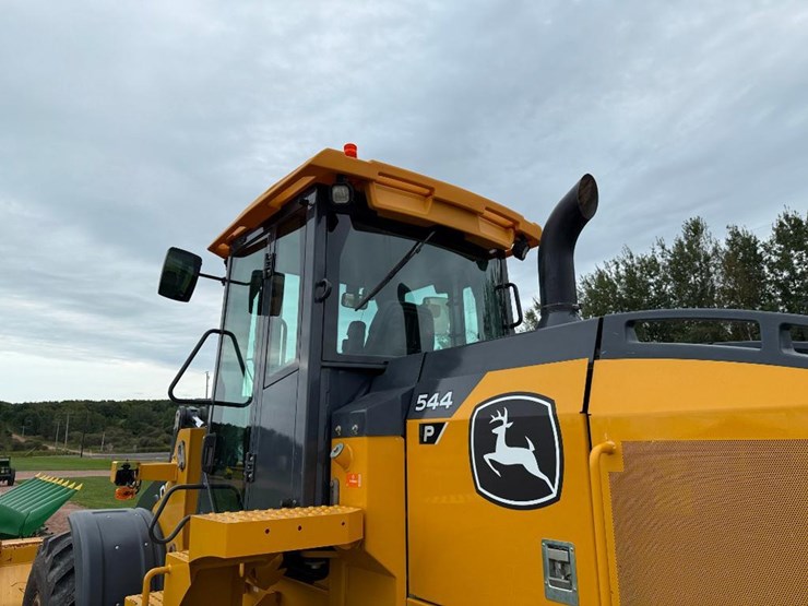 2021-deere-544p-image-17