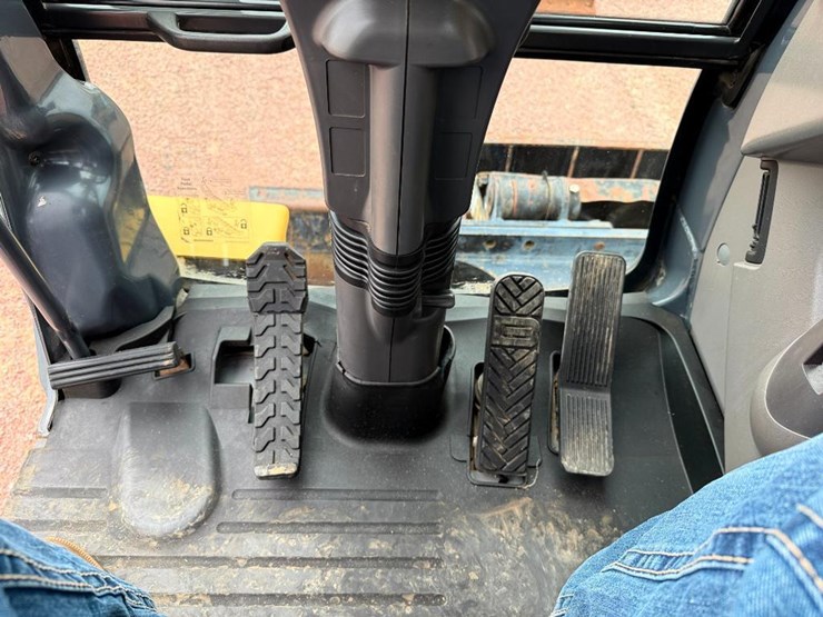 deere-210c-w-image-49
