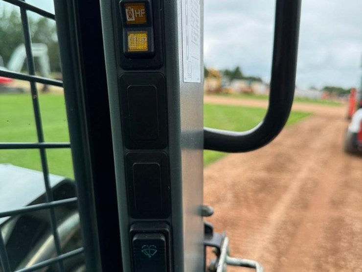 new-holland-c238-image-39