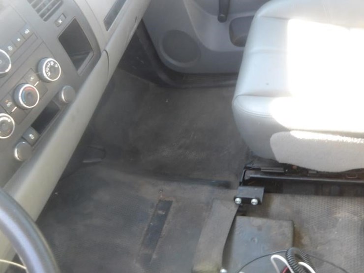 2013-chevrolet-2500-image-19