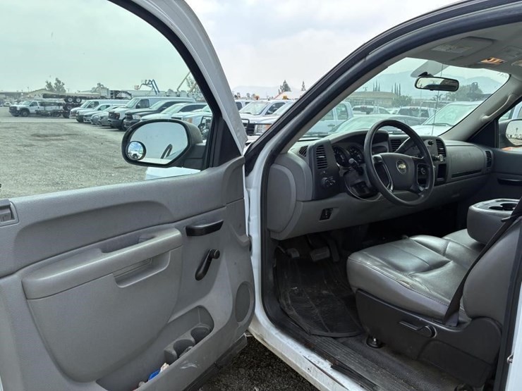2011-chevrolet-2500-image-12