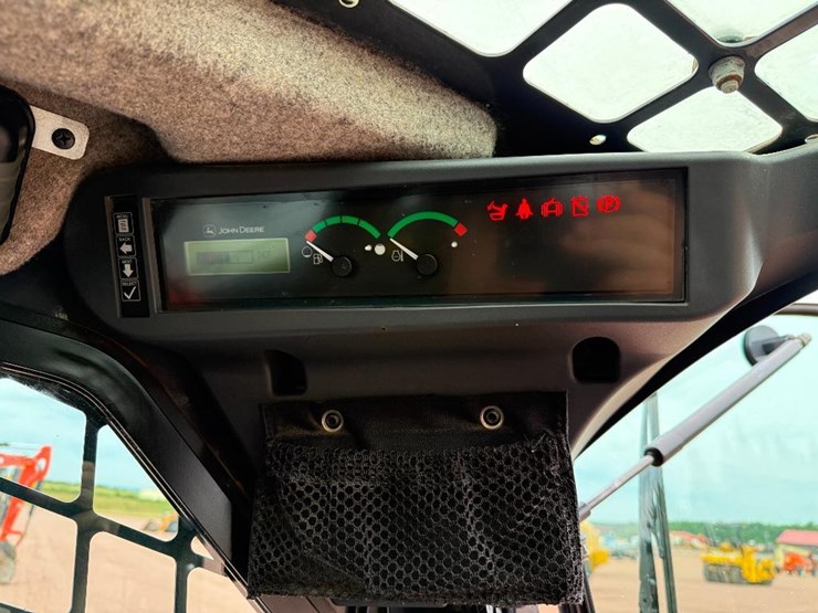 2022-deere-333g-image-34