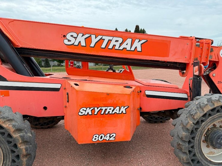 2015-sky-trak-8042-image-13