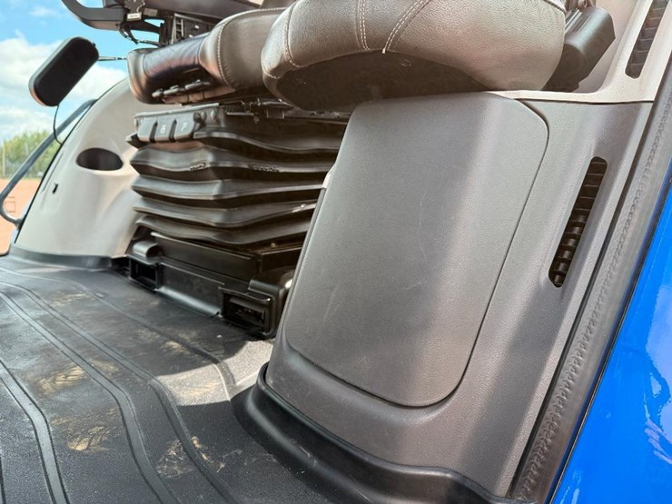 new-holland-t8.320-image-61