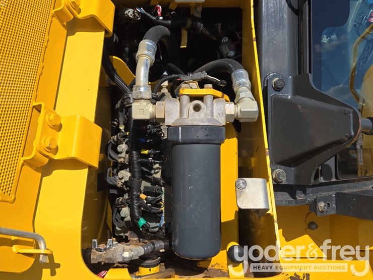 2022-komatsu-d61pxi-24-image-25
