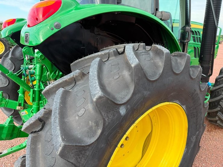 john-deere-6105m-image-8
