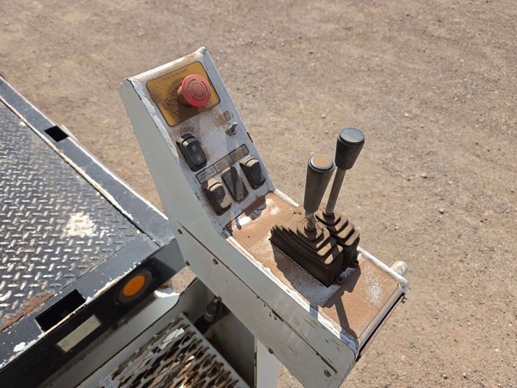 2006-peterbilt-335-image-23