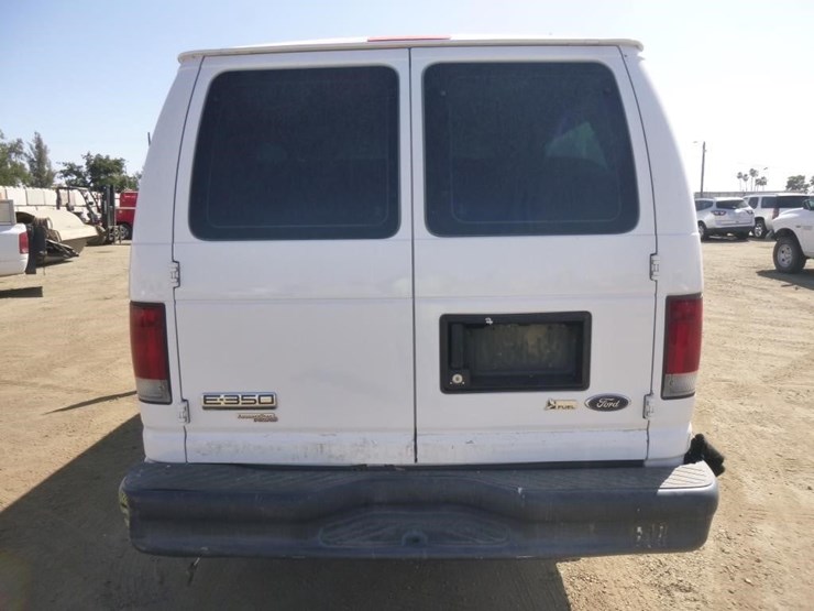 2012-ford-e350-image-21