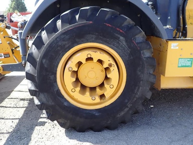 2019-deere-210lep-image-12