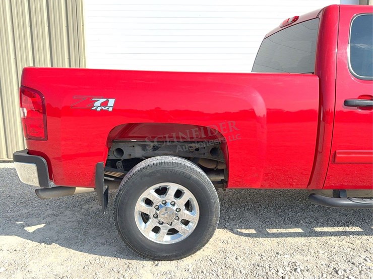 2013-chevrolet-2500hd-image-18