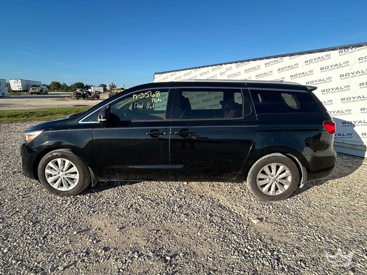 2015-kia-sedona-image-21