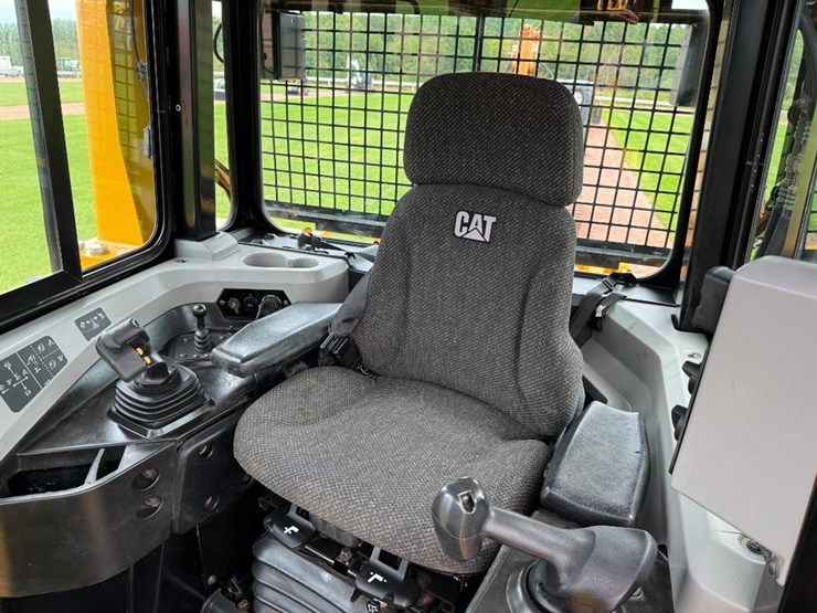 caterpillar-d6t-xl-image-64