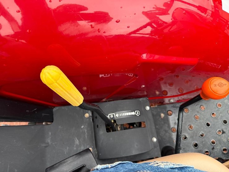 case-ih-farmall-50a-image-42