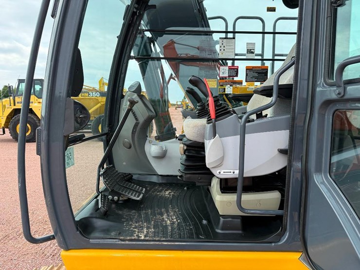 deere-130g-image-52