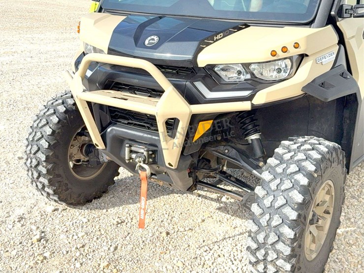 2023-can-am-hd10-defender-limited-4x4-utv-image-11